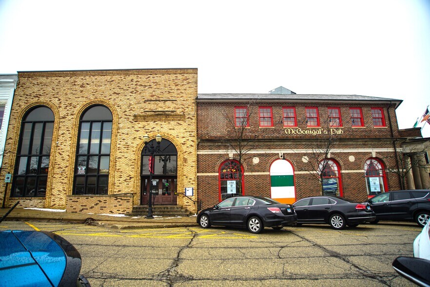 More Photos Of 105 S Cook St, Barrington Restaurant For Sale