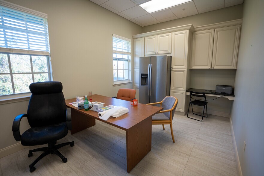 More Photos Of 5602 Marquesas Cir, Sarasota Office For Sale