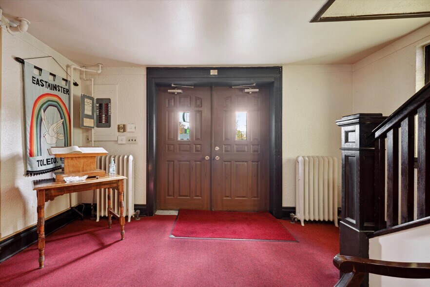 More Photos Of 725 Navarre Ave, Toledo Religious Facility For Sale