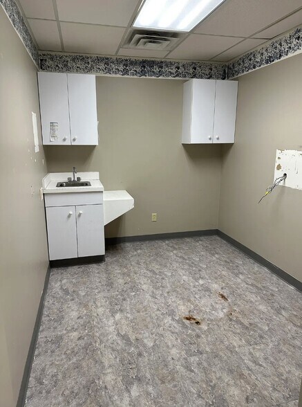 More Photos Of 1555 S Byrne Rd, Toledo Office For Sale