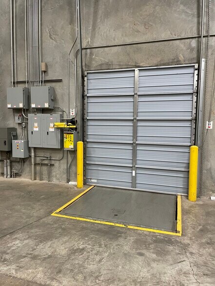 More Photos Of 1532 Midfield Industrial Blvd, Birmingham Distribution For Sale