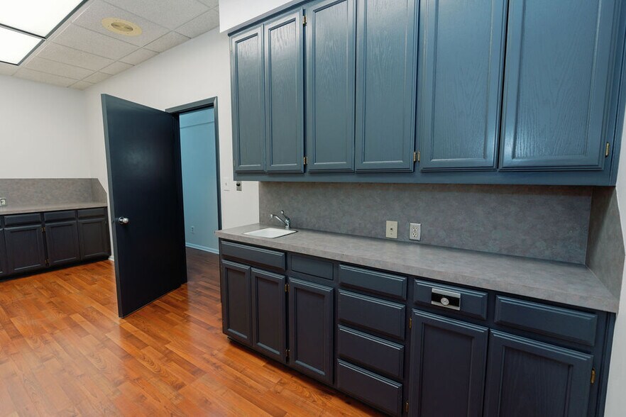 More Photos Of 2215 Midwestern Pky, Wichita Falls Medical For Lease