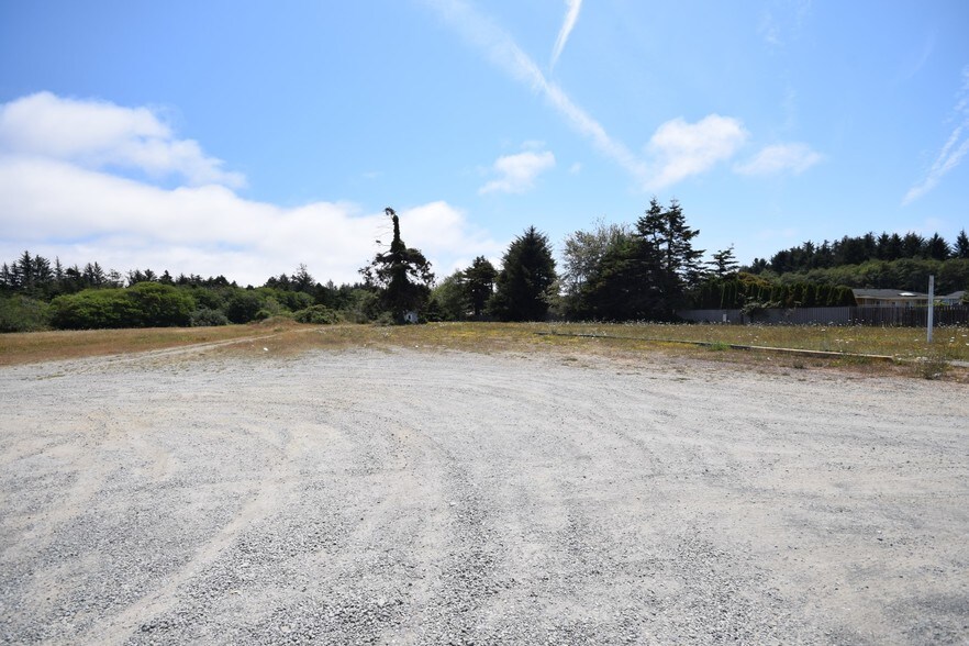 More Photos Of 915 E Washington Blvd, Crescent City Land For Lease