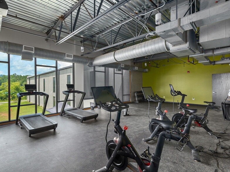 More Photos Of 701 Old Fanning Bridge Rd, Fletcher Sports And Entertainment For Sale