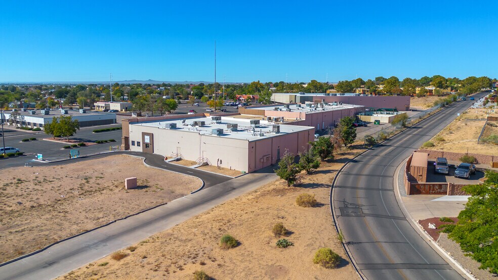 More Photos Of 3301 Southern Blvd, Rio Rancho Storefront For Sale