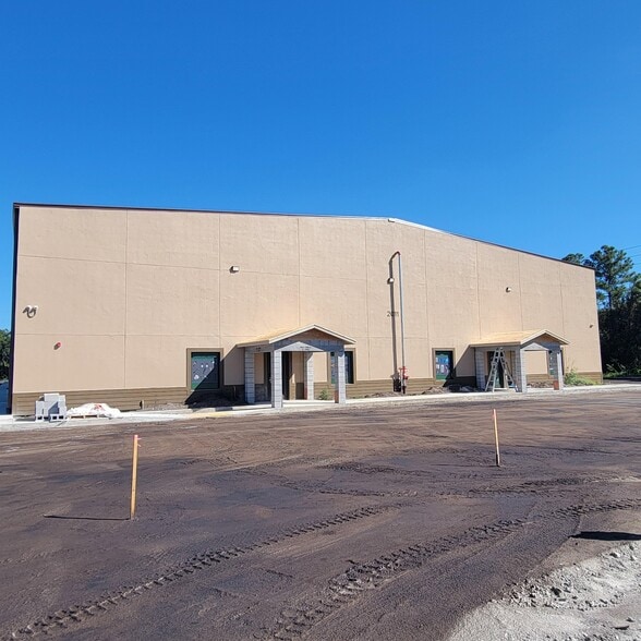 More Photos Of 2011 Commerce Lakes Dr, Port Saint Lucie Warehouse For Lease