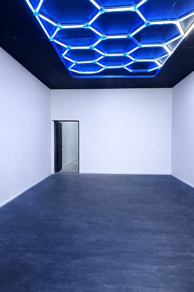 More Photos Of 5520-5530 Santa Monica Blvd, Los Angeles Freestanding For Lease
