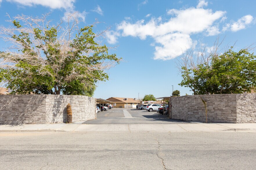 More Photos Of 11200 Chamberlaine Way, Adelanto Apartments For Sale