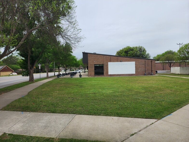 More Photos Of 3001 N Elm St, Denton Storefront For Lease