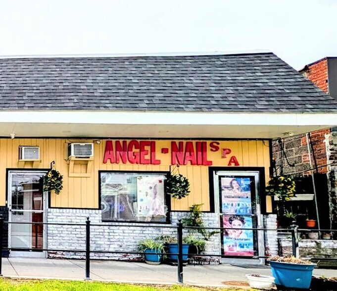 More Photos Of 485 Broadway, Monticello Storefront For Sale