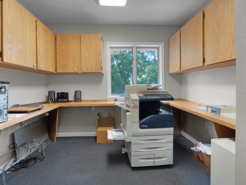 More Photos Of 644 E Main St, Palmyra Office For Sale