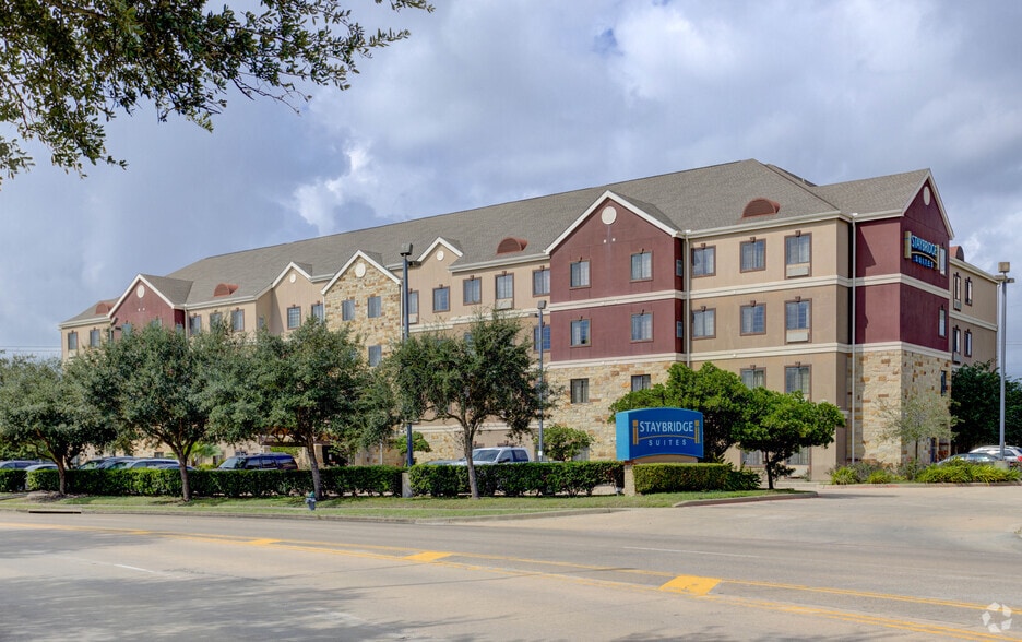 More Photos Of 11101 Fountain Lake Dr, Stafford Hotel For Sale