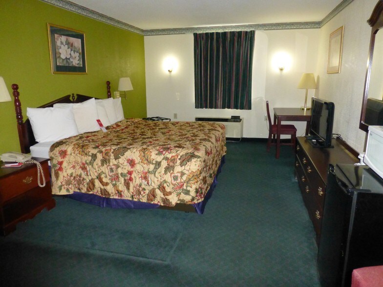 More Photos Of 2017 Bernville Rd, Reading Hotel For Sale
