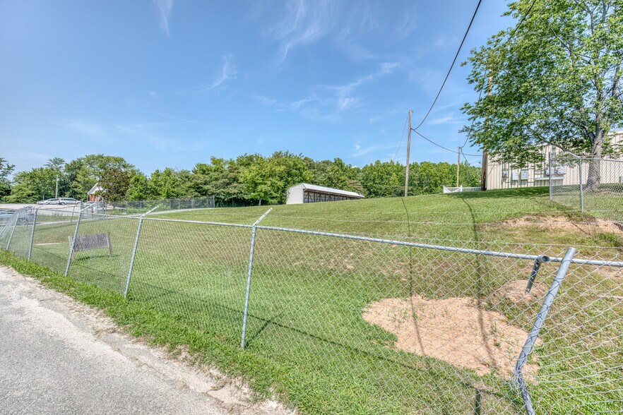 More Photos Of 801 Larry Byrd Rd, Kingston Light Distribution For Sale