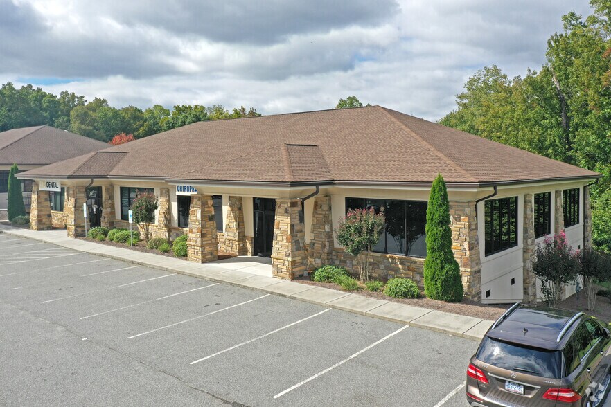 More Photos Of 2021 Eastchester Dr, High Point Medical For Lease