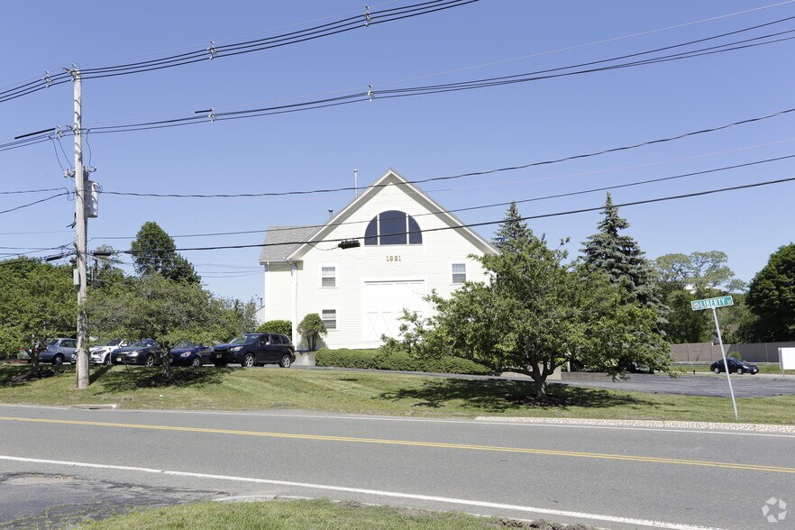 More Photos Of 10 Liberty St, Danvers Office For Sale