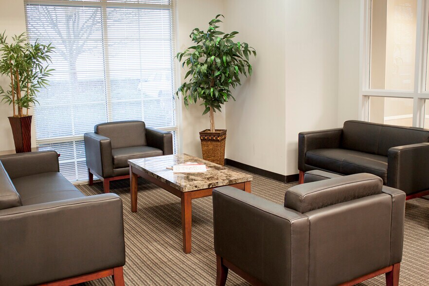 More Photos Of 1300 Ridenour Blvd, Kennesaw Office Residential For Lease