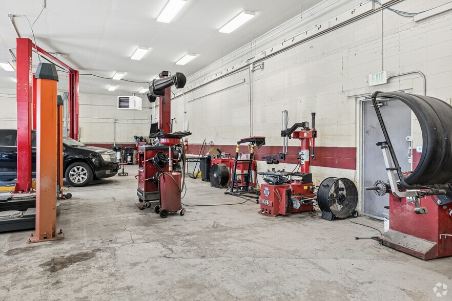 More Photos Of 221 11th Ave N, Nampa Auto Repair For Sale