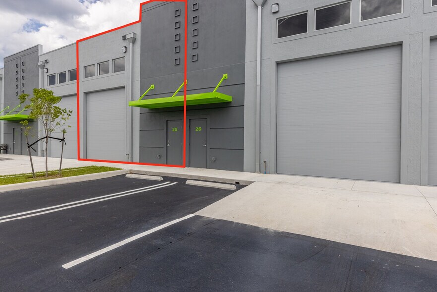 More Photos Of 861 NE Industrial Blvd, Jensen Beach Warehouse For Sale