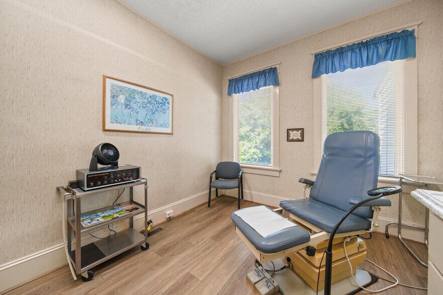 More Photos Of 217 Mocksville Ave, Salisbury Office Residential For Sale