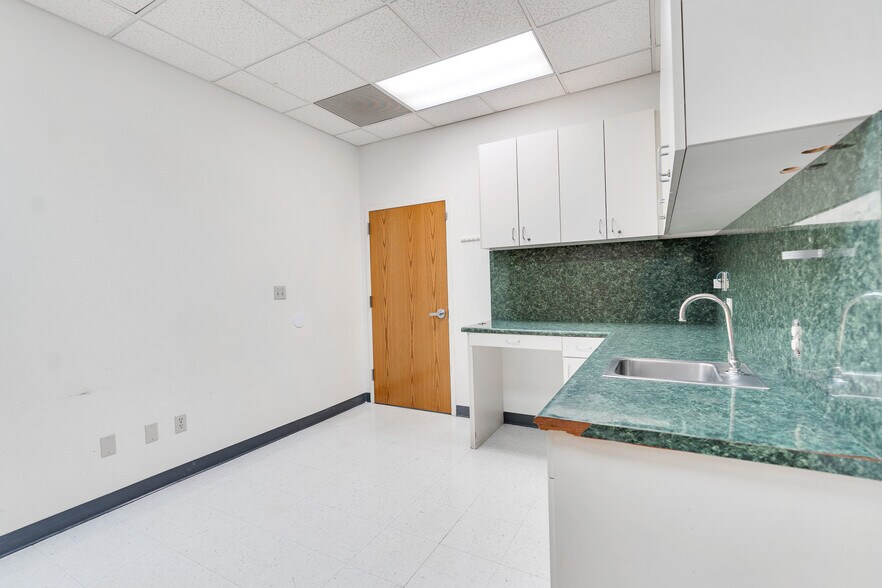 More Photos Of 222 I St, Los Banos Office For Lease