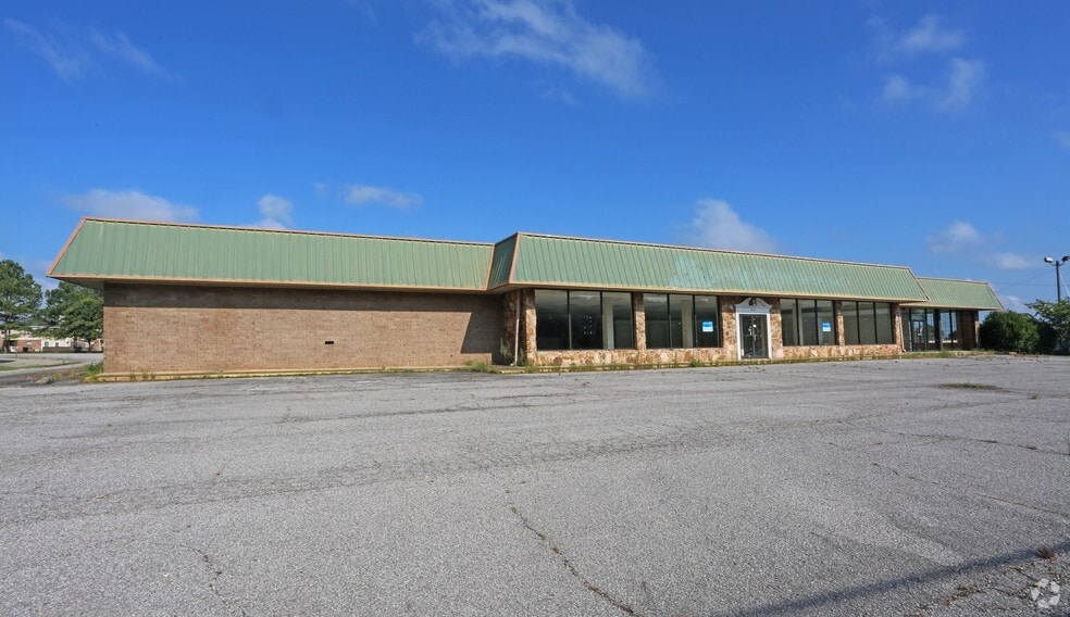 Primary Photo Of 5422 McClellan Blvd, Anniston Freestanding For Lease