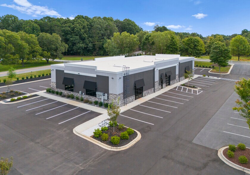 More Photos Of 112 Exmore Rd, Mooresville Flex For Lease