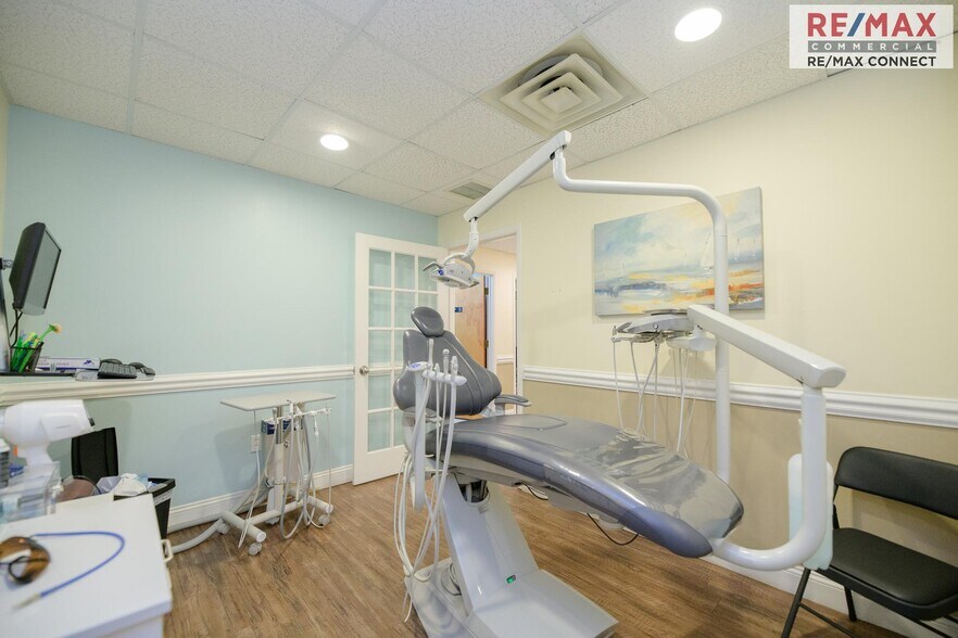 More Photos Of 401 Oyster Point Rd, Newport News Medical For Sale