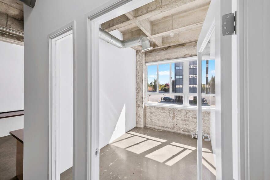 More Photos Of 6363 Wilshire Blvd, Los Angeles Loft Creative Space For Lease