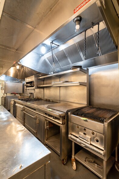 More Photos Of 80 N 6th St, Brooklyn General Retail For Lease
