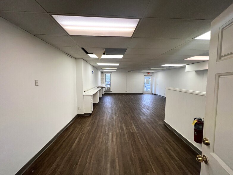 More Photos Of 8477 Hwy 92, Woodstock General Retail For Lease