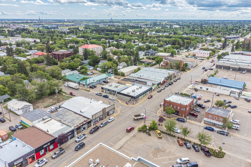 More Photos Of 4901 49 ave, Lloydminster Storefront For Sale