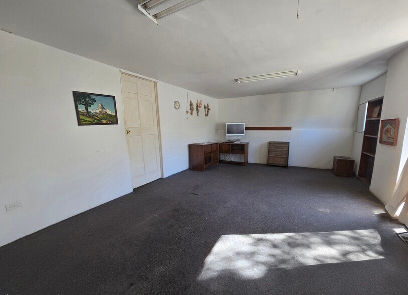 More Photos Of 6640 State Route 5 and 20, Bloomfield Manufacturing For Sale