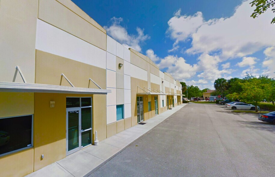More Photos Of 1669 SE South Niemeyer Cir, Port Saint Lucie Warehouse For Lease