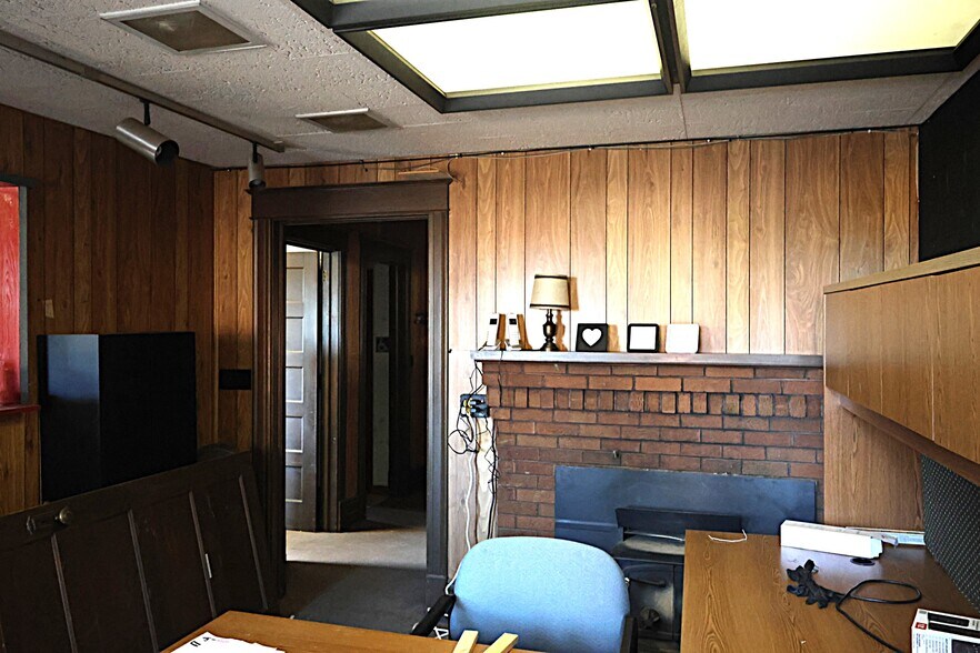 More Photos Of 220 Main St E, Ashland Office For Sale