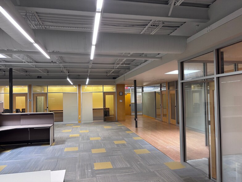 More Photos Of 121 S 4th St, Manhattan General Retail For Lease