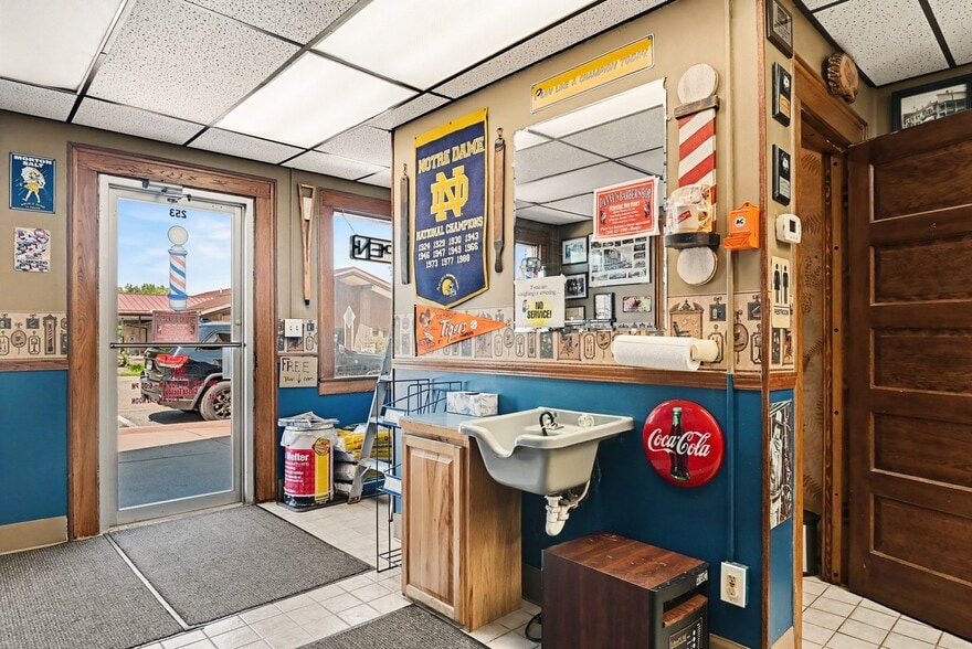 More Photos Of 253 W Monroe St, Bangor General Retail For Sale