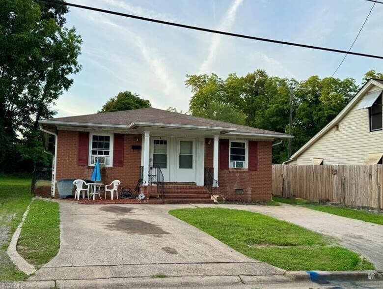 Primary Photo Of 712 Snead St, Reidsville Specialty For Sale