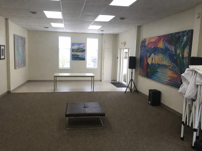 More Photos Of 10 S Walnut St, Milford Restaurant For Sale
