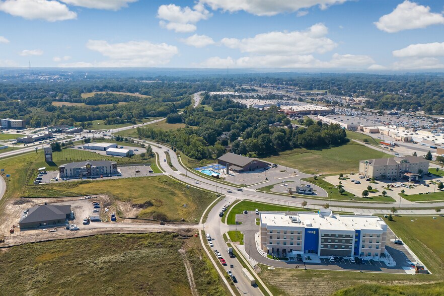 More Photos Of 3620 Village Dr, Saint Joseph Specialty For Lease