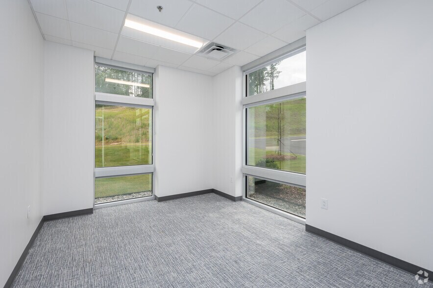 More Photos Of 350 Raco Pky, Pendergrass Unknown For Lease