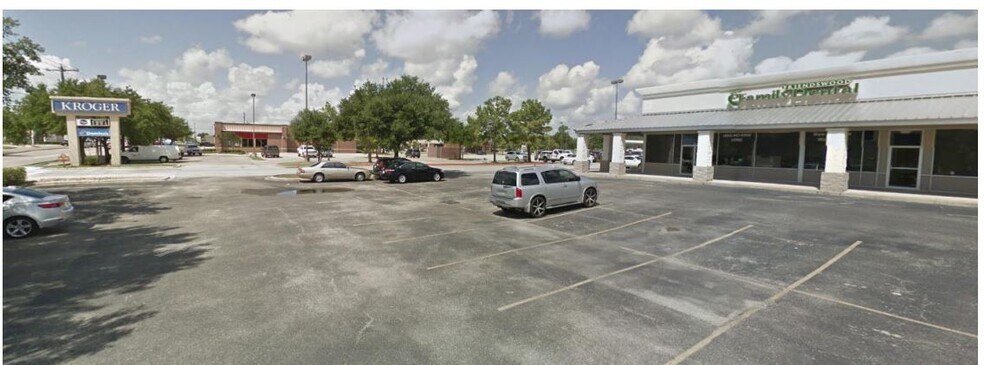 More Photos Of 108-116 E Edgewood Dr, Friendswood Storefront Retail Office For Sale