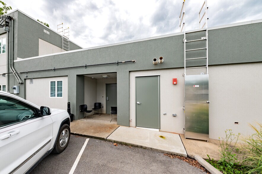 More Photos Of 900 Fairmont Rd, Morgantown Office For Sale