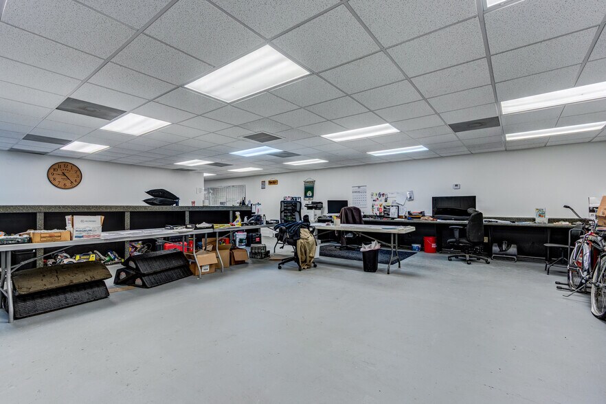 More Photos Of 6901 S 78th St, Riverview Warehouse For Lease