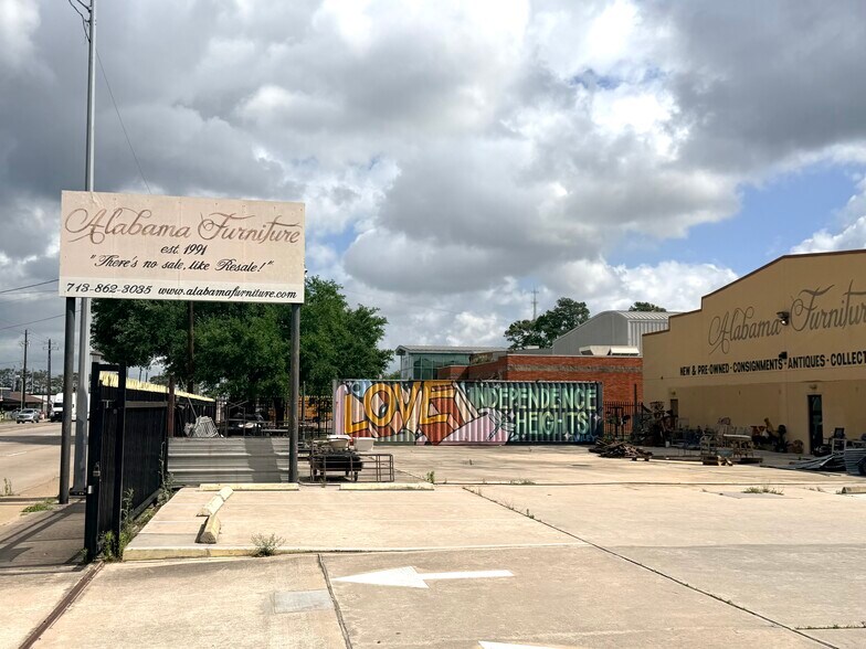 More Photos Of 4900 N Shepherd St, Houston General Retail For Lease