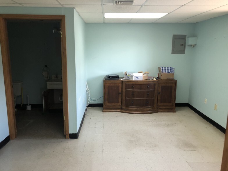 More Photos Of 7947 Southeastern Ave, Indianapolis Loft Creative Space For Sale