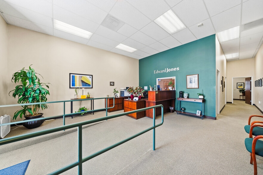 More Photos Of 17851 Chatsworth St, Granada Hills Freestanding For Sale