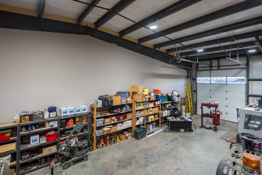 More Photos Of 675 NE Hemlock Ave, Redmond Light Manufacturing For Lease