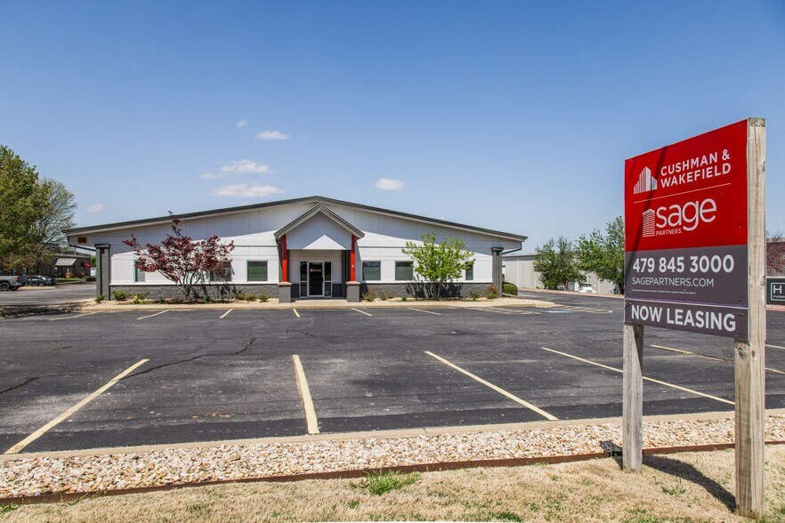 More Photos Of 2701 SE Otis Corley Dr, Bentonville Unknown For Lease