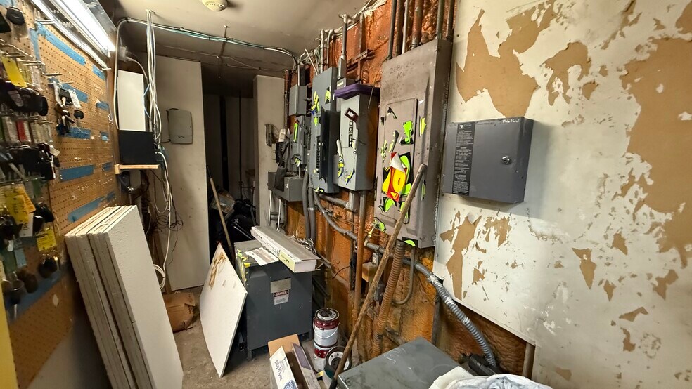 More Photos Of 124 3rd St, Allentown Auto Dealership For Lease